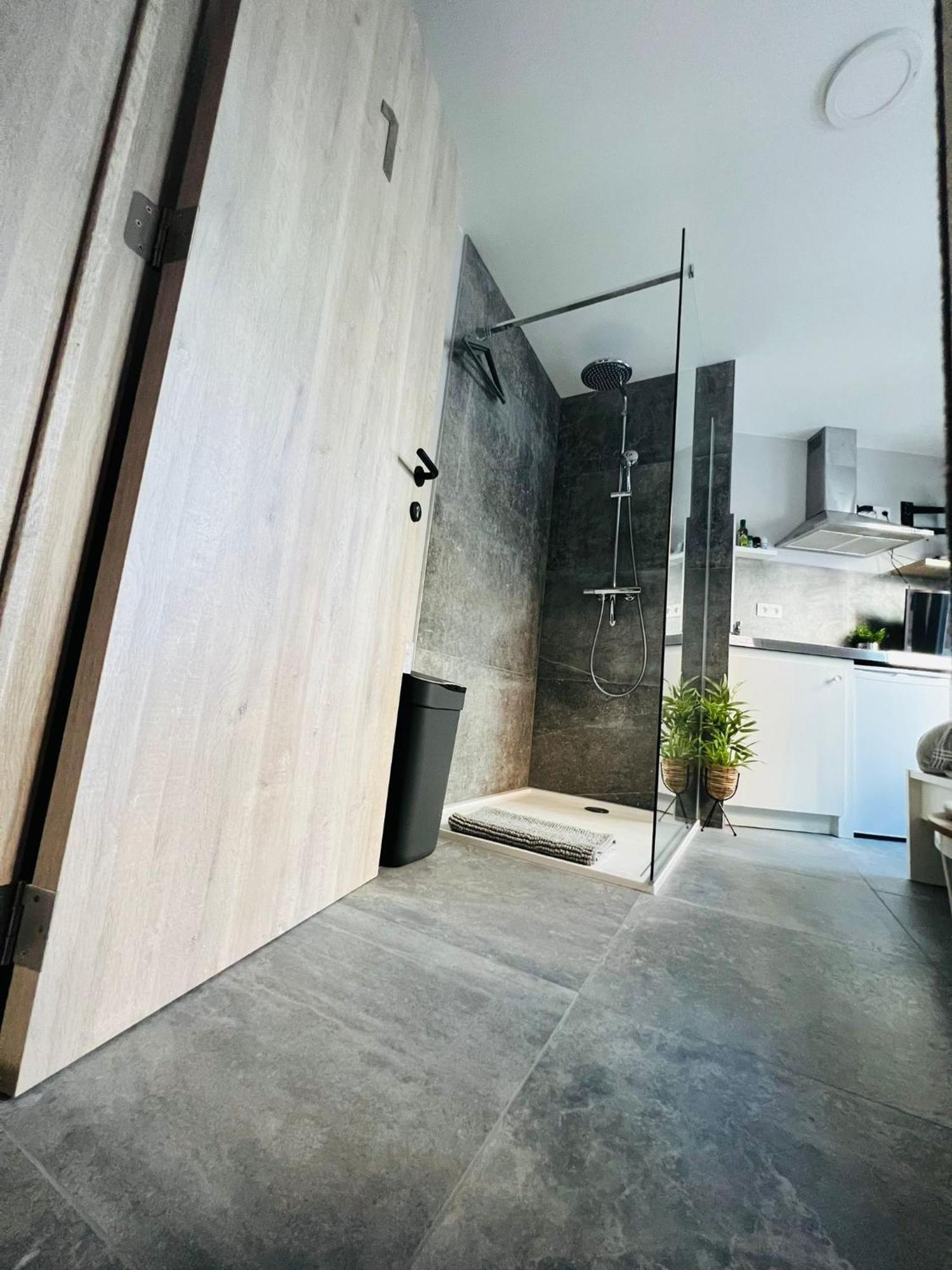 Mini Studio Une Personne Apartamento Liège Exterior foto