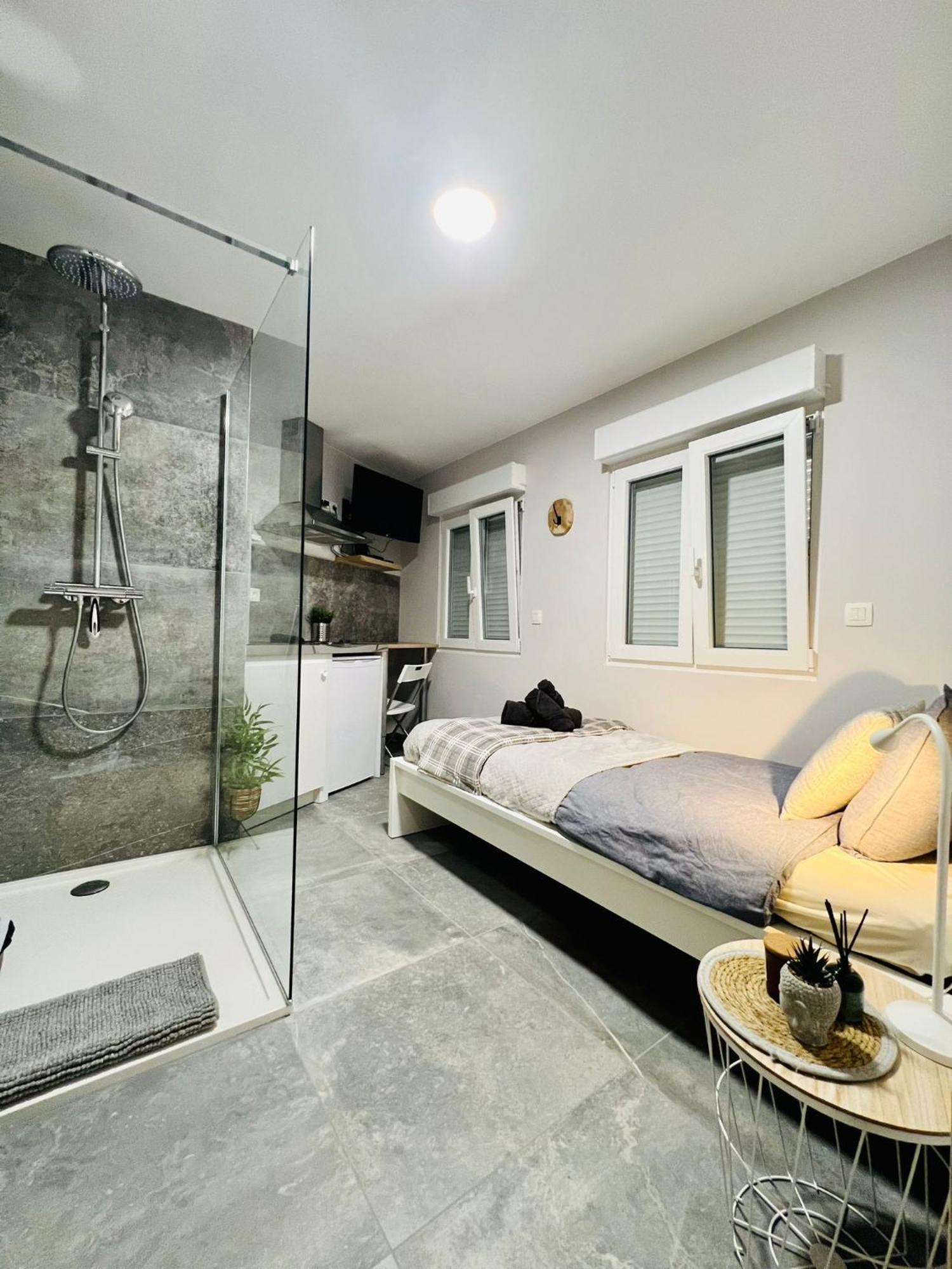 Mini Studio Une Personne Apartamento Liège Exterior foto