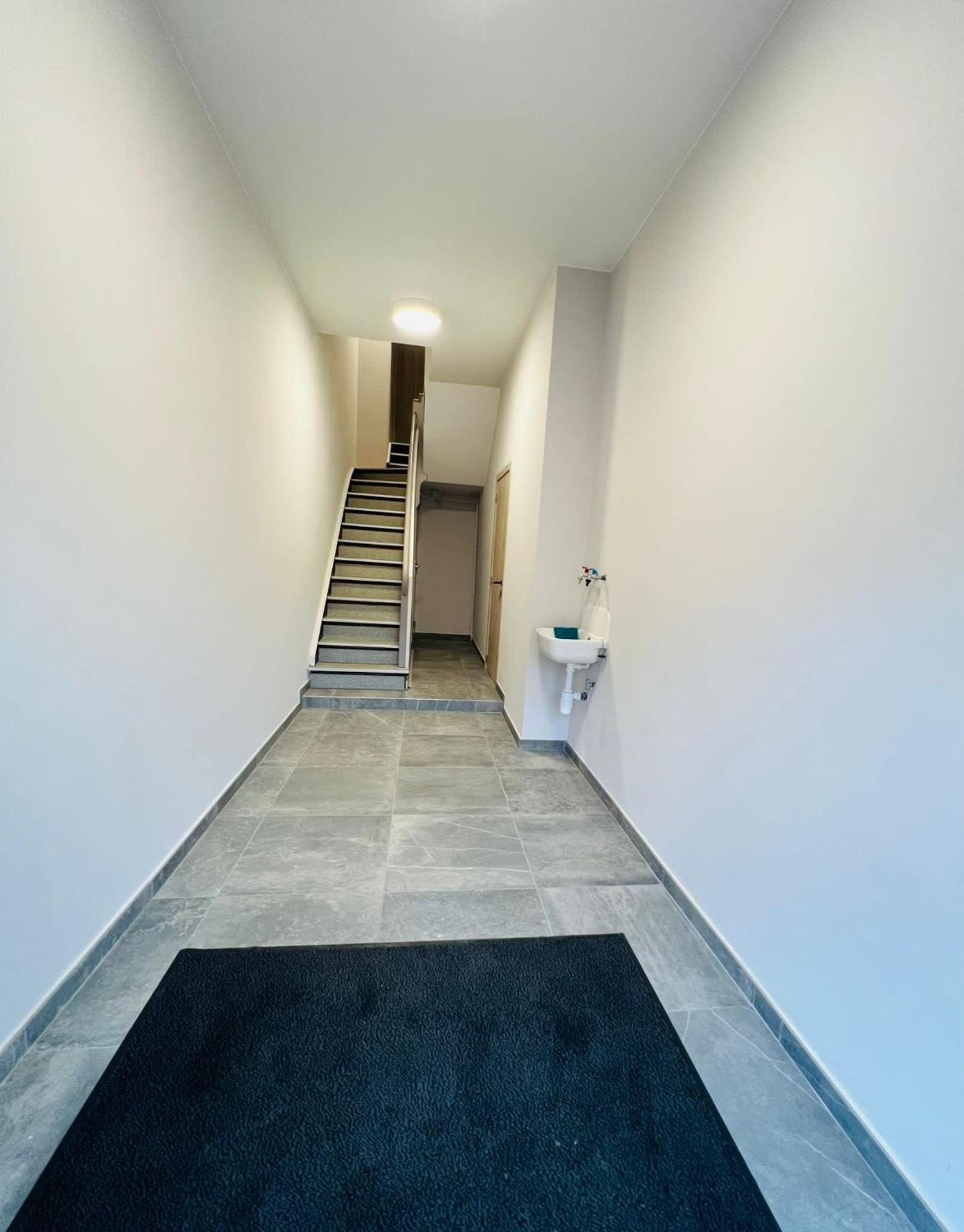 Mini Studio Une Personne Apartamento Liège Exterior foto