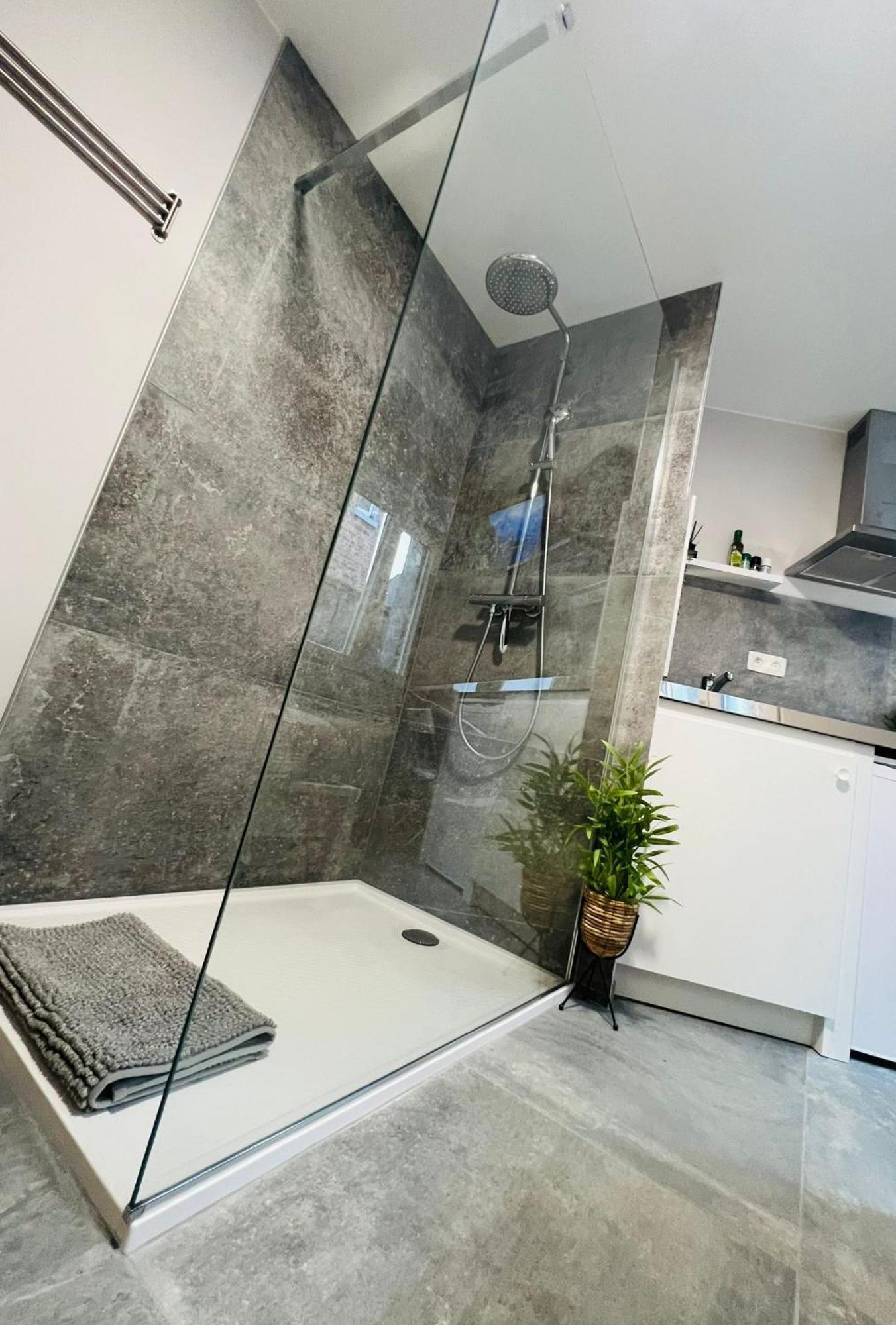 Mini Studio Une Personne Apartamento Liège Exterior foto