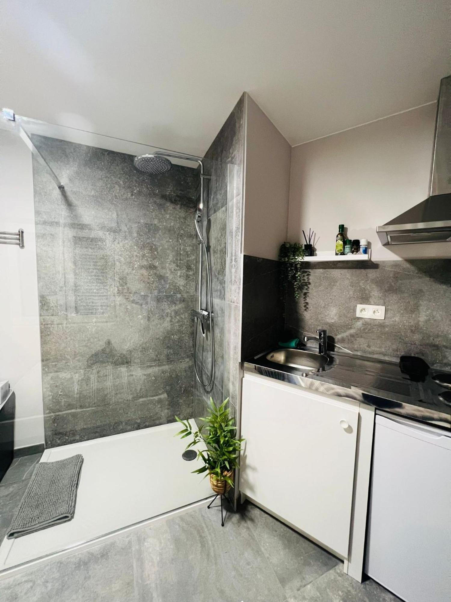 Mini Studio Une Personne Apartamento Liège Exterior foto
