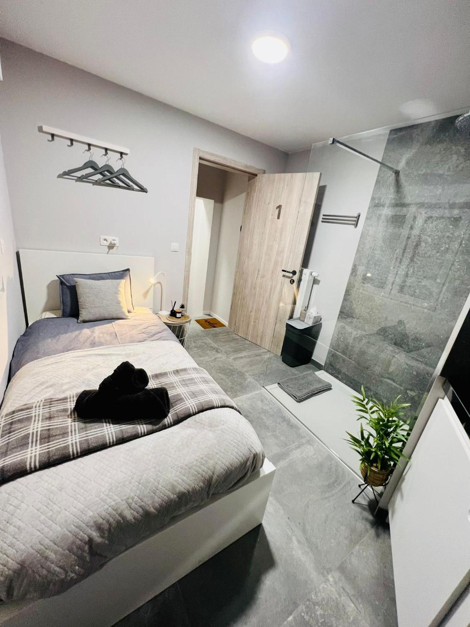 Mini Studio Une Personne Apartamento Liège Exterior foto